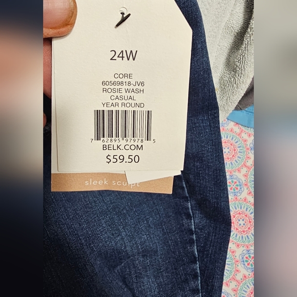 BELK WONDERFUL JEANS - Picture 2 of 6